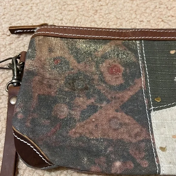 NWT Uchi Hattie Gold Splattered Canvas Wristlet Recycled Clutch Leather Metallic - Picture 4 of 12